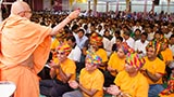  Pujya Tyagvallabh Swami blesses devotees by showering sanctified water