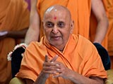  Swamishri blesses devotees