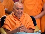  Swamishri blesses devotees