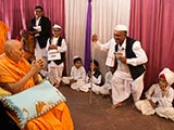  Devotees from Khandesh, Maharashtra, doing darshan of Swamishri
