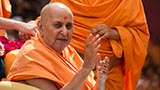  Swamishri blesses devotees