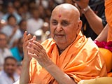  Swamishri blesses devotees