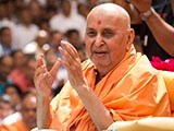  Swamishri blesses devotees
