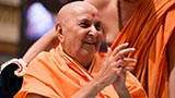  Swamishri blesses devotees