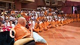  Devotees doing darshan of Swamishri