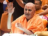  Swamishri blesses devotees
