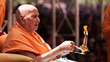  Swamishri performs pratishtha arti