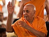  Swamishri blesses devotees