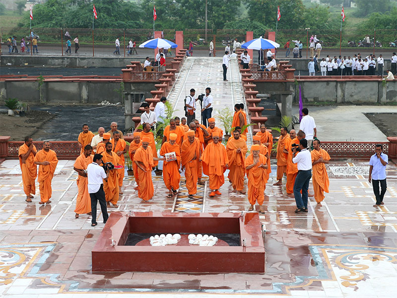 Murti Pratishtha rituals and assembly