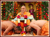Pramukh Swami Maharaj's 89th Birthday Celebration<br>Bochasan<br>25 November 2009 - 