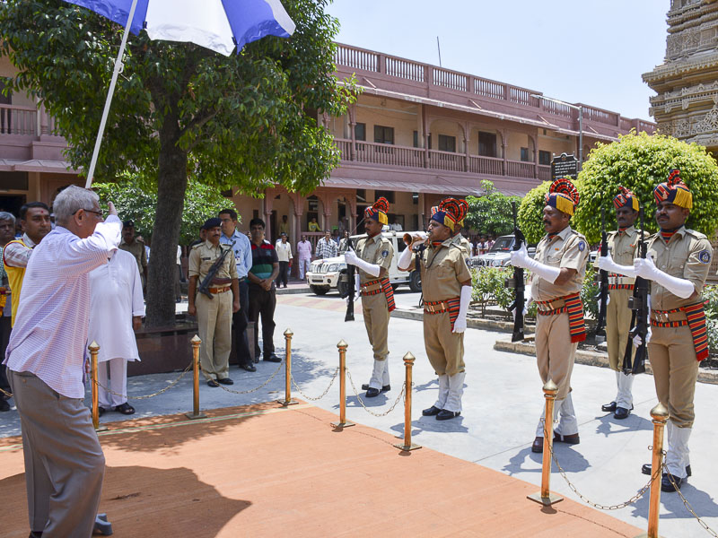Governor of Gujarat visits Akshar Mandir, Gondal