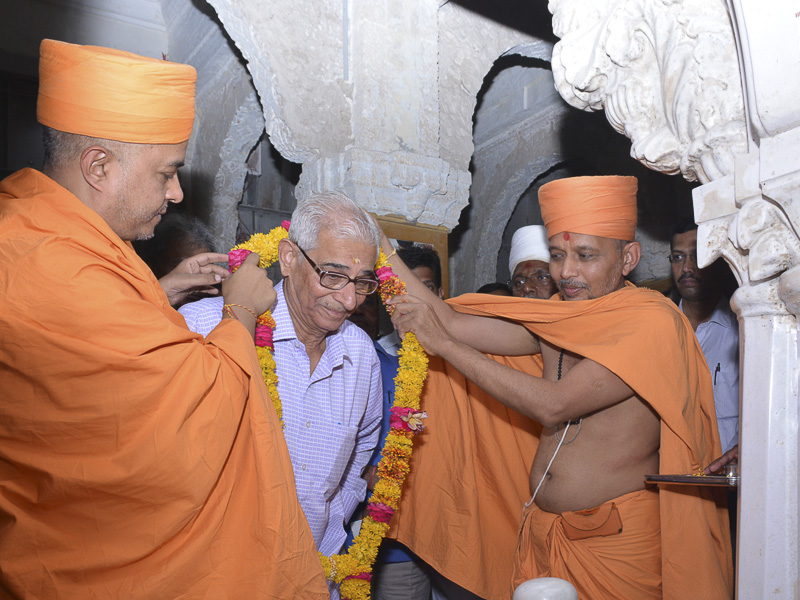 Governor of Gujarat visits Akshar Mandir, Gondal