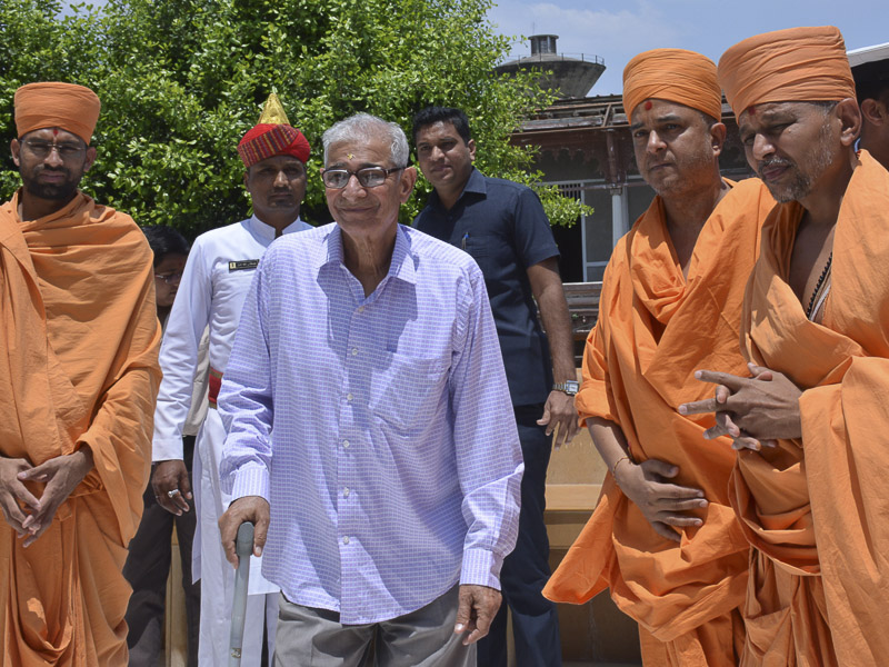 Governor of Gujarat visits Akshar Mandir, Gondal