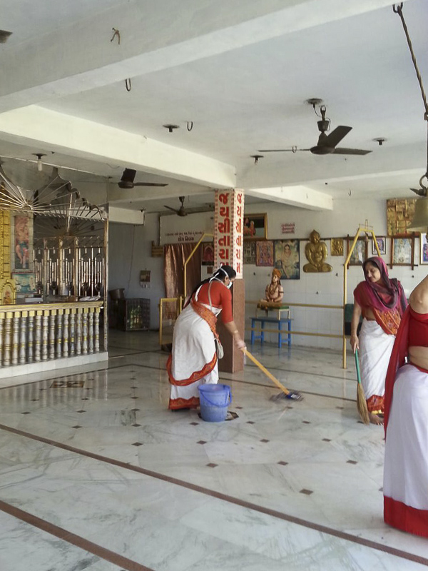 BAPS Cleanliness Drive (Women's Wing), Nadiad