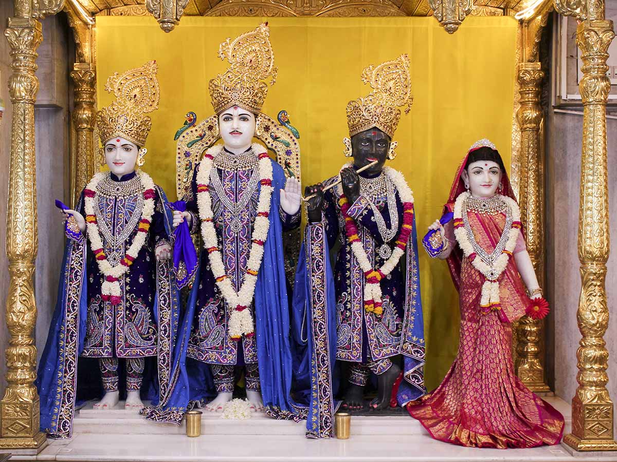 Shri Varninath Maharaj and Shri Gopinath Dev 