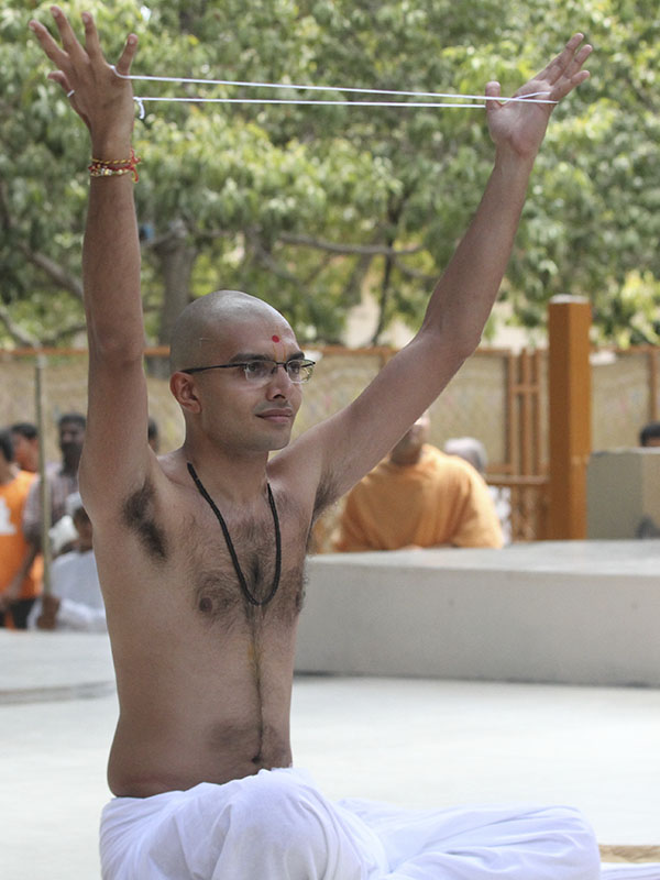 Diksha ceremony for a parshad, conducted in Swamishri's presence