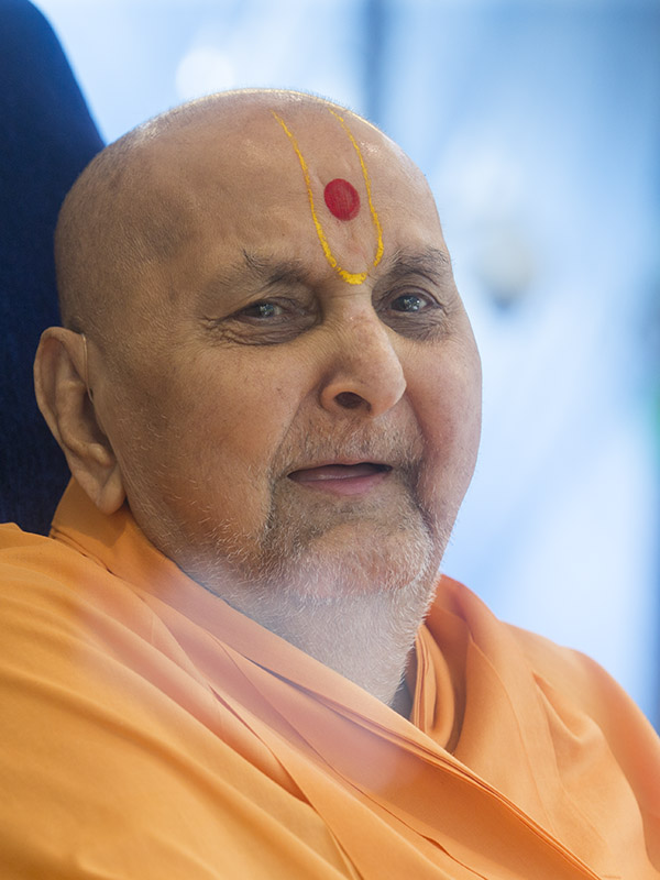 Swamishri in a divine, jovial mood 