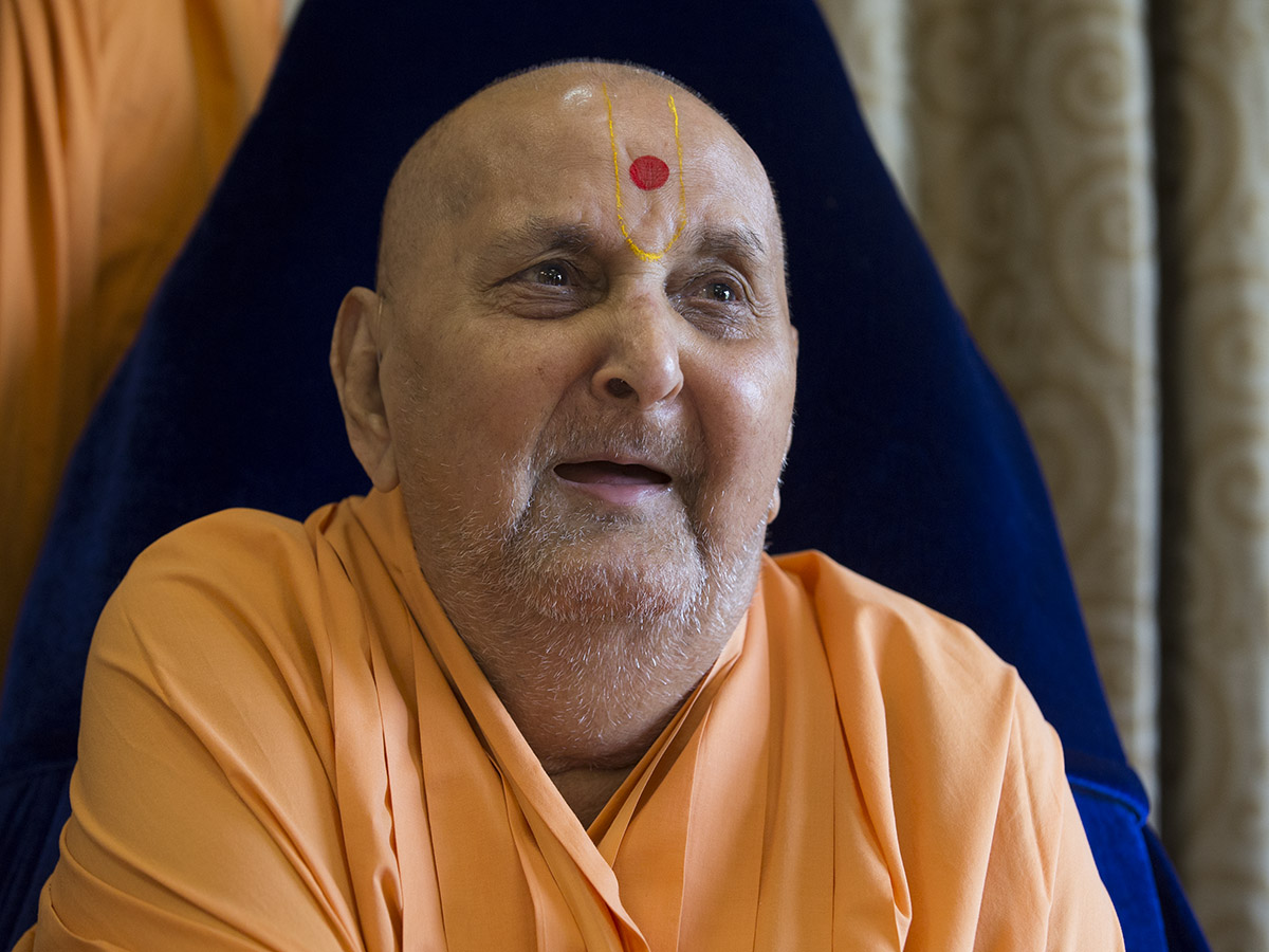 Swamishri in a divine, jovial mood 