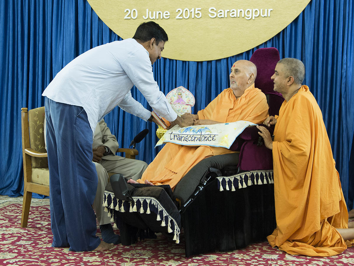 P. M. Sukumar, CEO of HarperCollins India, publishers of 'Transcendence', greets Swamishri