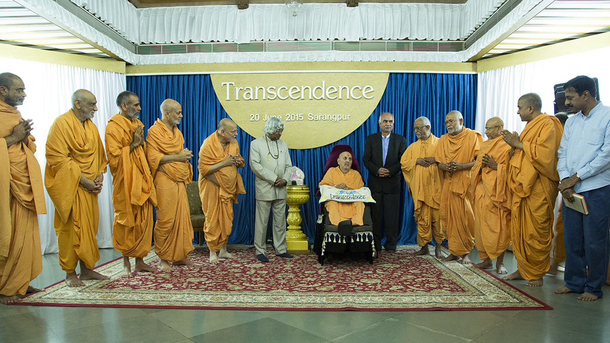 Swamishri, Dr. Kalam and Arun Tiwari with senior sadhus