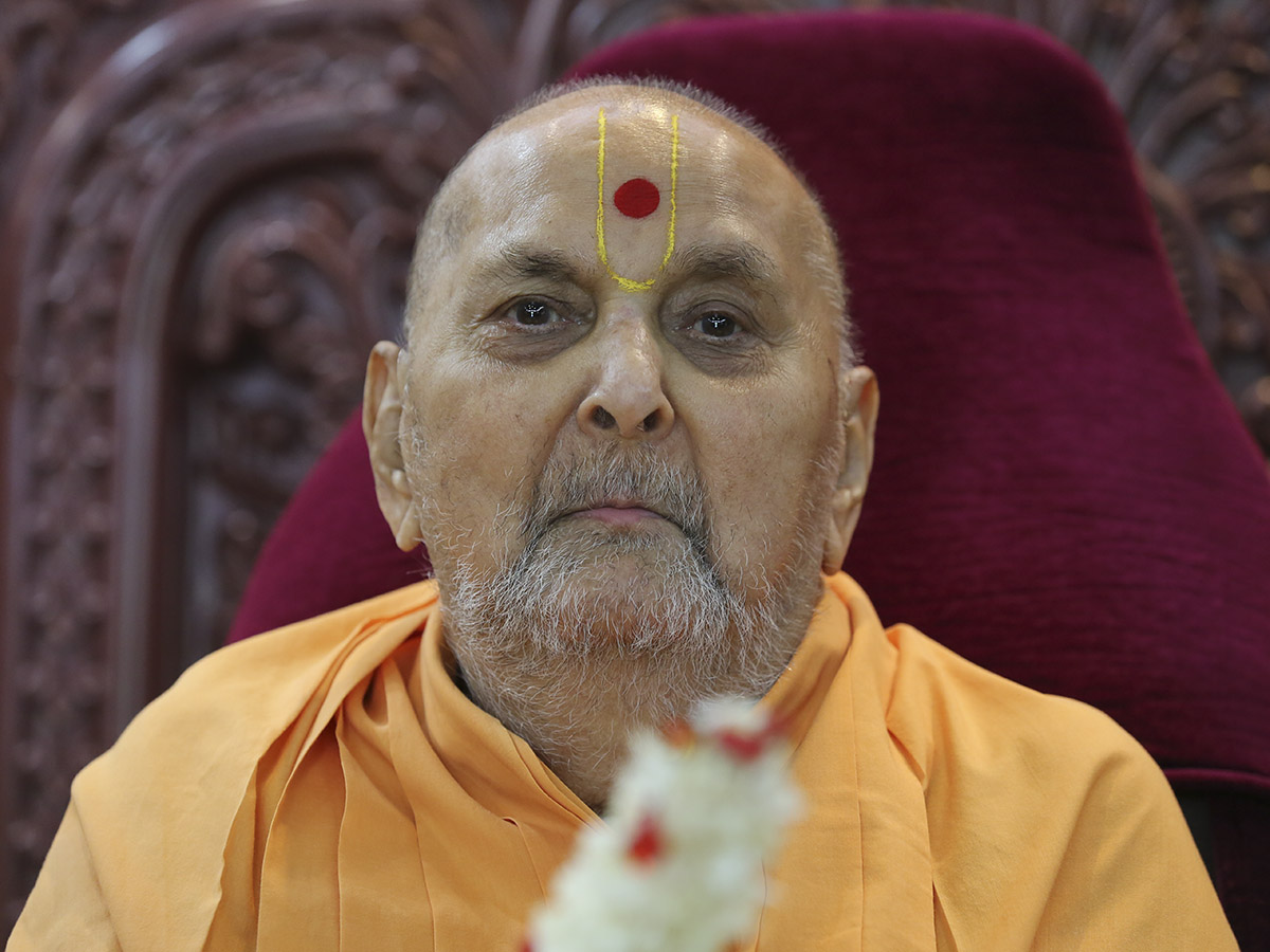 Swamishri in a divine mood 