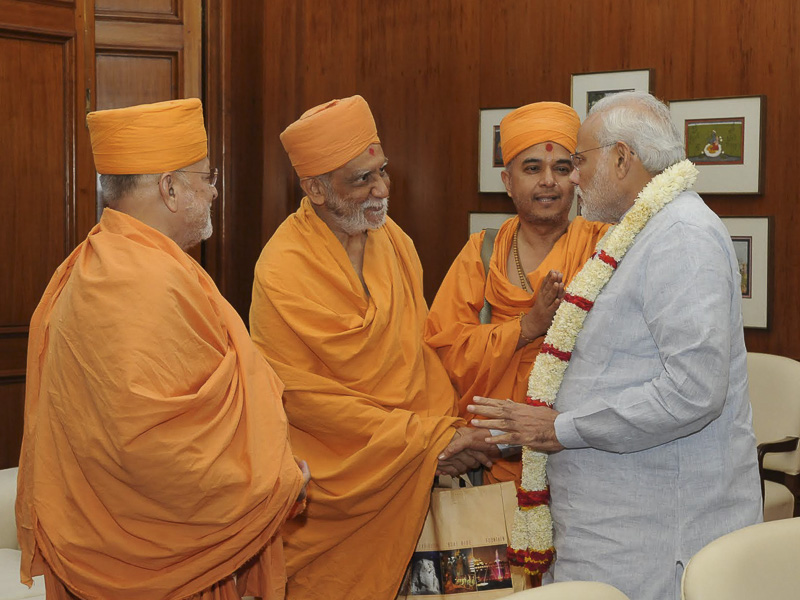 Pujya Ishwarcharan Swami, Atmaswarup Swami and Brahmavihari Swami greet Prime Minister Narendra Modi