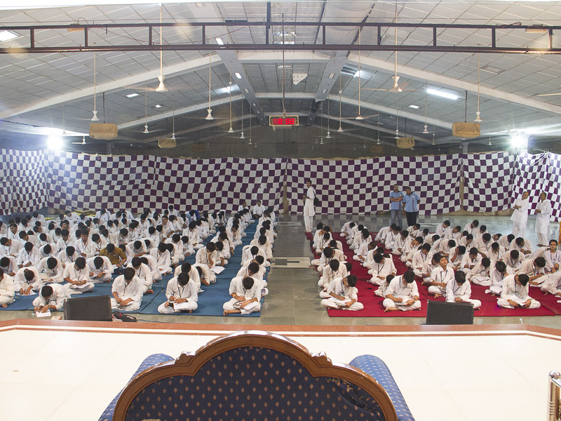 Students participate in satsang knowledge competition