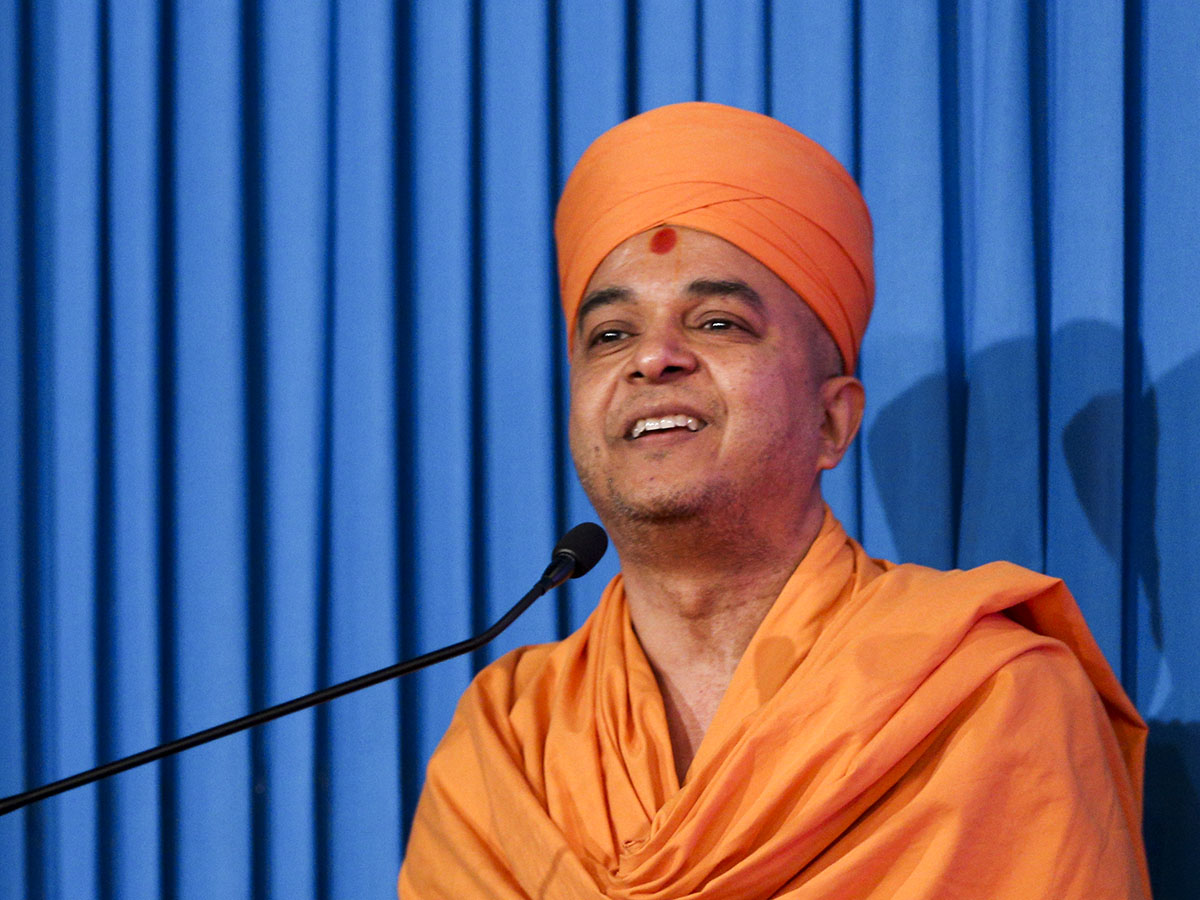 Brahmavihari Swami addresses the guests
