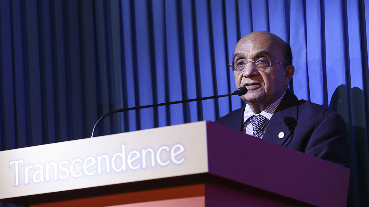 Dr. Ashwin Mehta addresses the guests