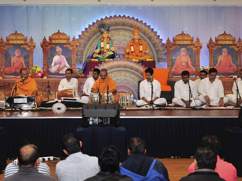 Kirtan aradhna during satsang assembly