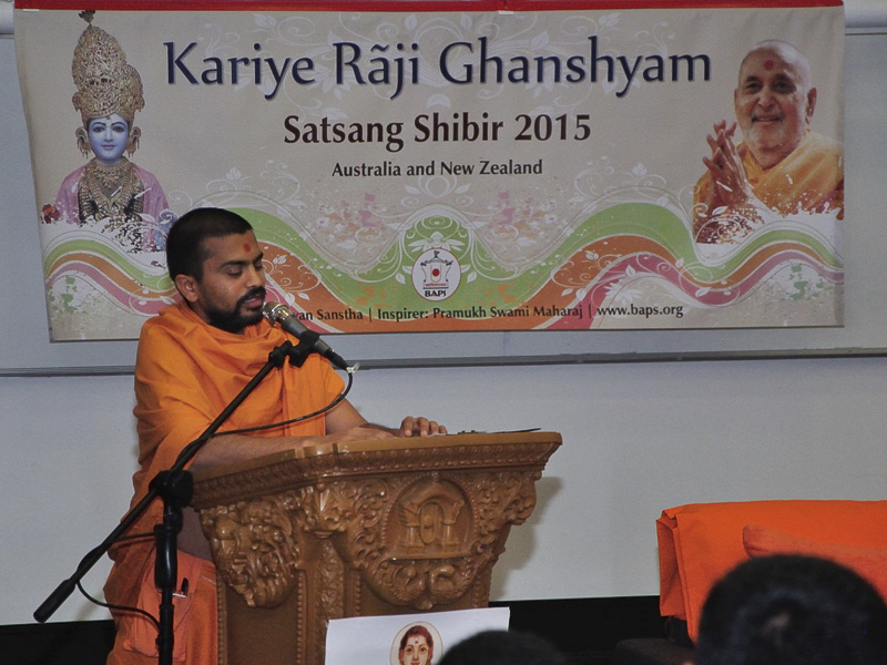 Adarshswarup Swami addresses the shibir 