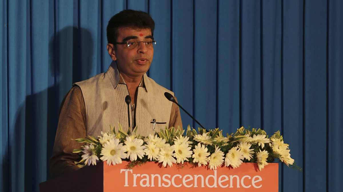 Shri Rajesh Dave introduces the book, the event and the speakers