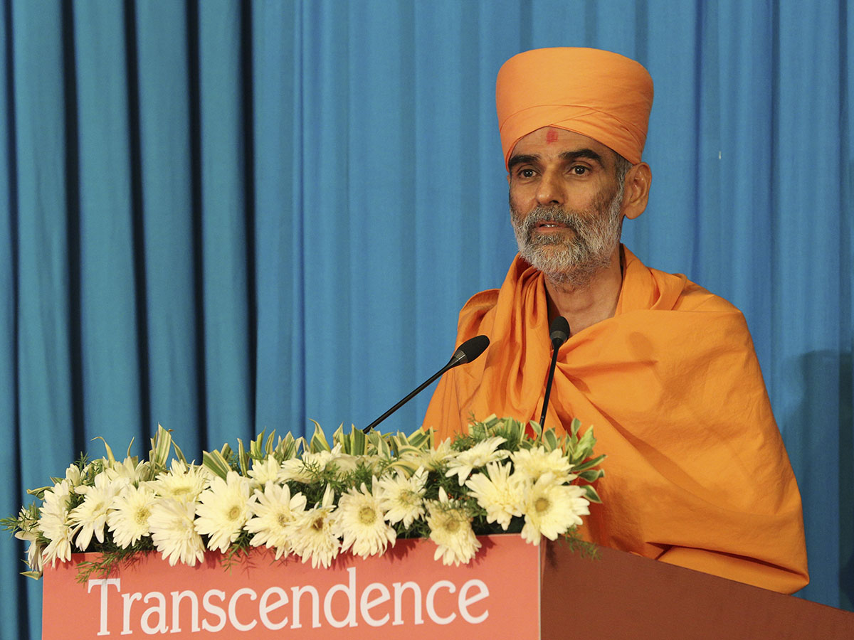 Anandswarup Swami addresses the guests 