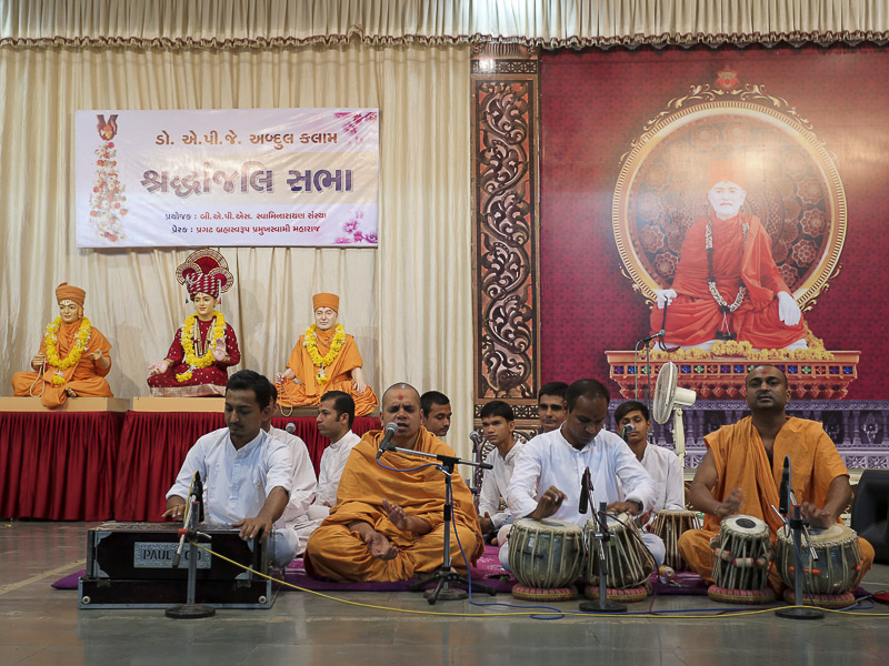 Dr APJ Abdul Kalam Honored in BAPS Assembly, Atladra (Vadodara)