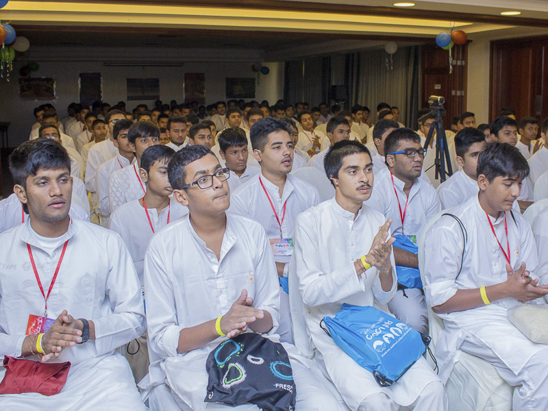 East Africa Kishore Winter Camp 2015, Dar-es-Salaam, Tanzania - Dhun and Prarthana