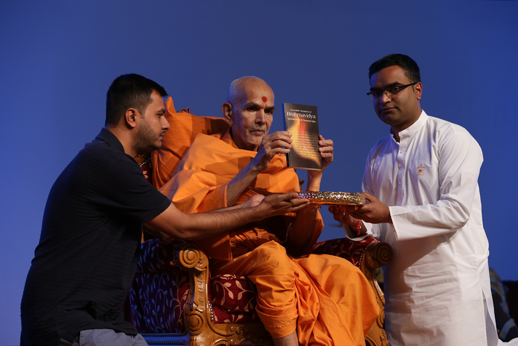 Launch of new English publication, 'Invaluable Scriptures of Brahmavidya: Vachanamrut & Swamini Vato', translated by BAPS UK volunteers