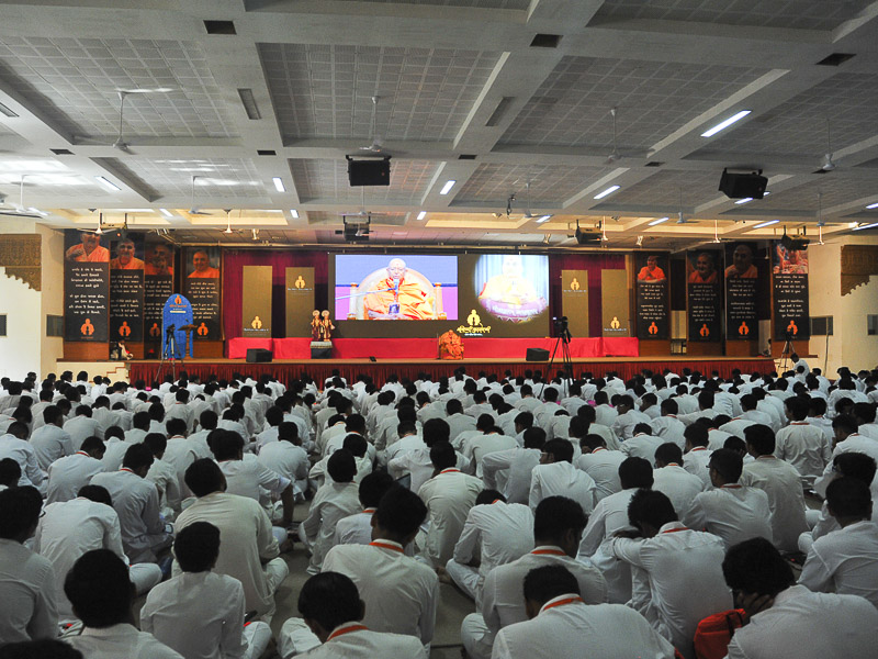 'Balihari Gurudevki' - Rajkot Yuva Shibir