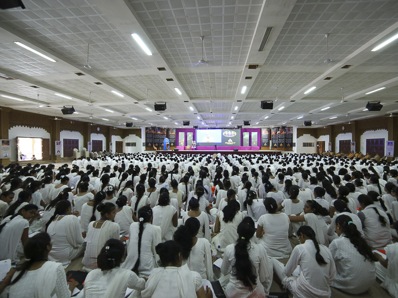 'Balihari Gurudevki' - Rajkot Yuva Shibir