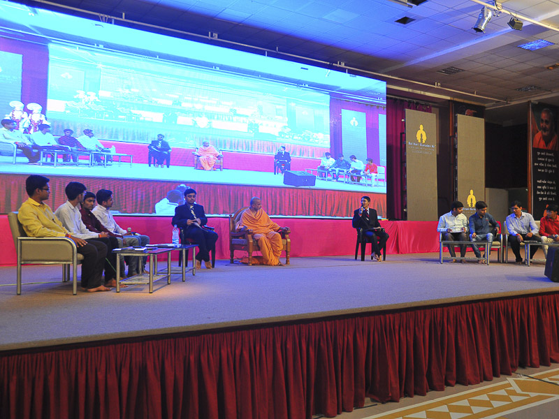 A question-answer session chaired by Gnaneshwar Swami during the shibir