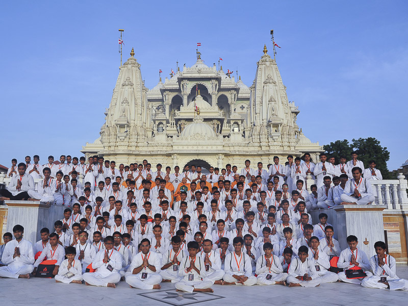 'Balihari Gurudevki' - Rajkot Yuva Shibir