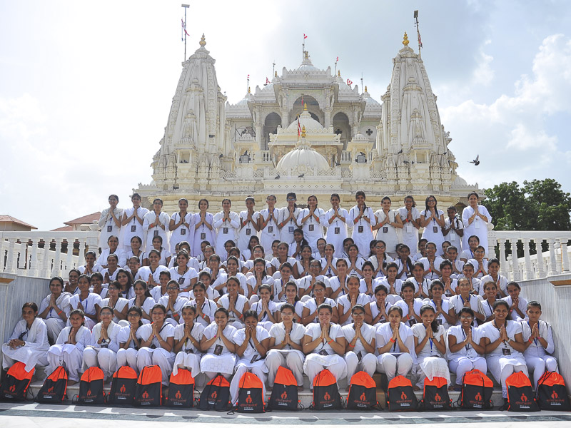 'Balihari Gurudevki' - Rajkot Yuva Shibir