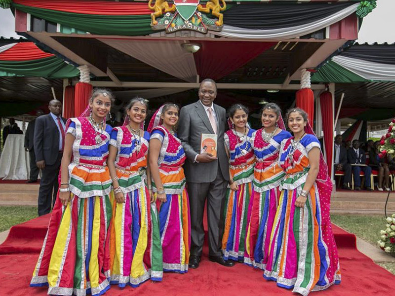 President of Kenya, HE Uhuru Kenyatta, is presented with Dr. APJ Abdul Kalam's 'Transcendence' by a satsangi balika and her schoolmates