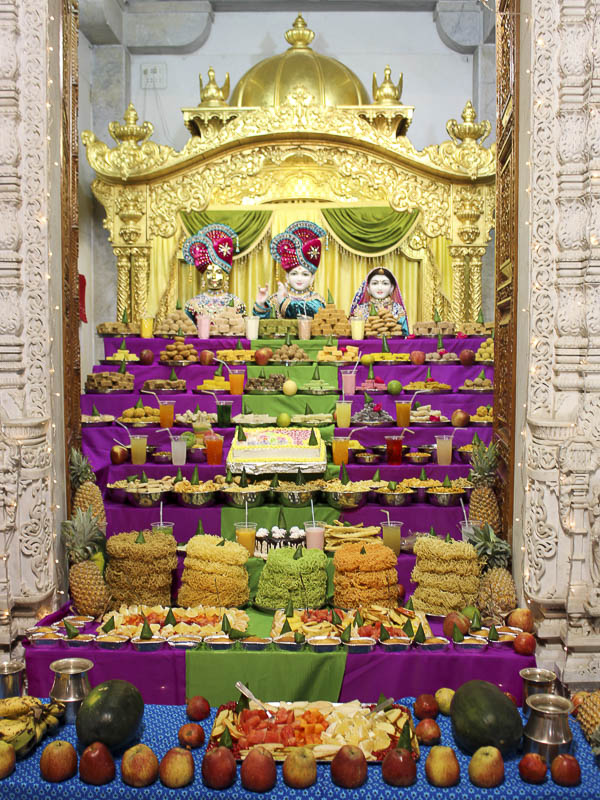Annakut offered to Shri Harikrishna Maharaj and Shri Shri Radha-Govind Dev