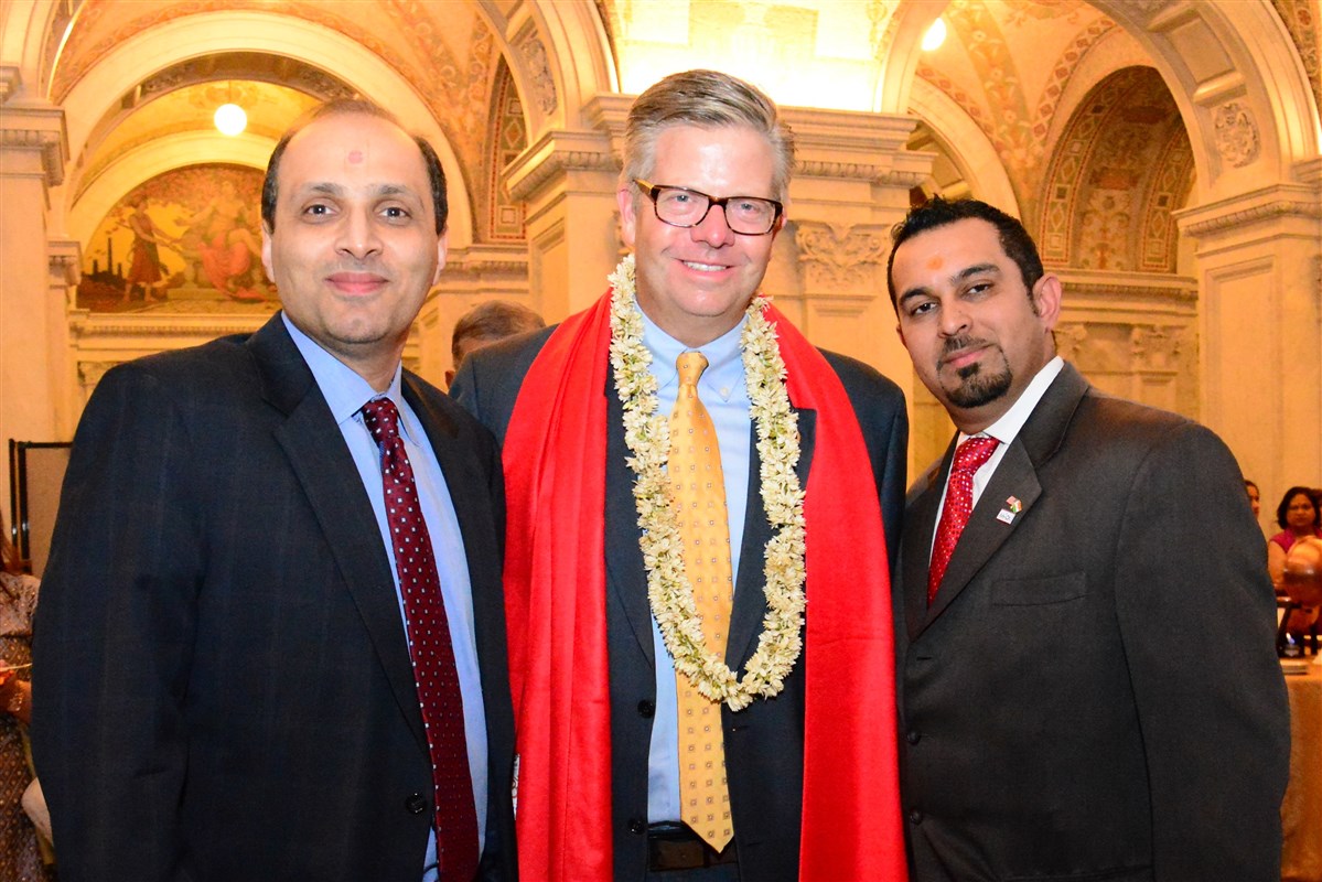 Rep. Randy Hultgren of Illinois with BAPS volunteers