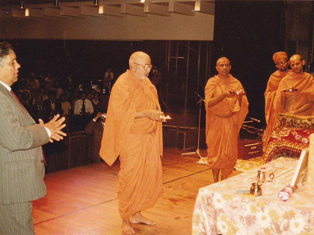Swamishri in Preston, 1982