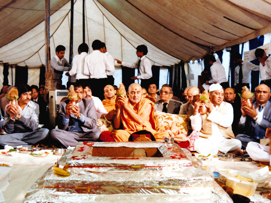 Swamishri in Preston, 1984
