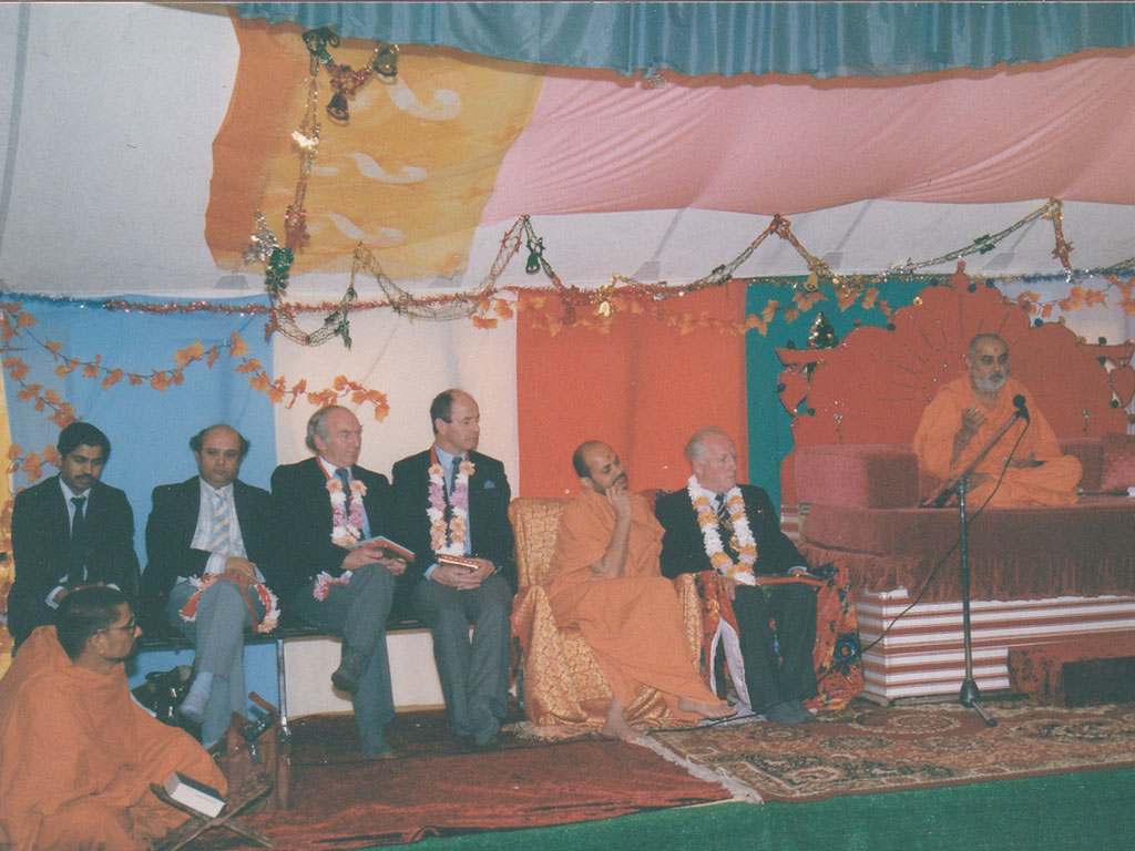 Swamishri in Preston, 1988