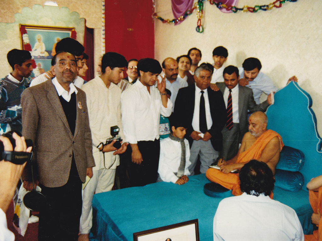 Swamishri in Preston, 1994