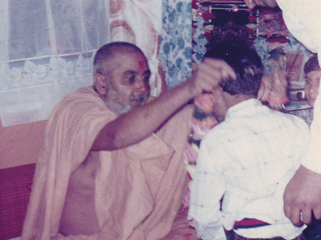 Swamishri in Preston, 1977