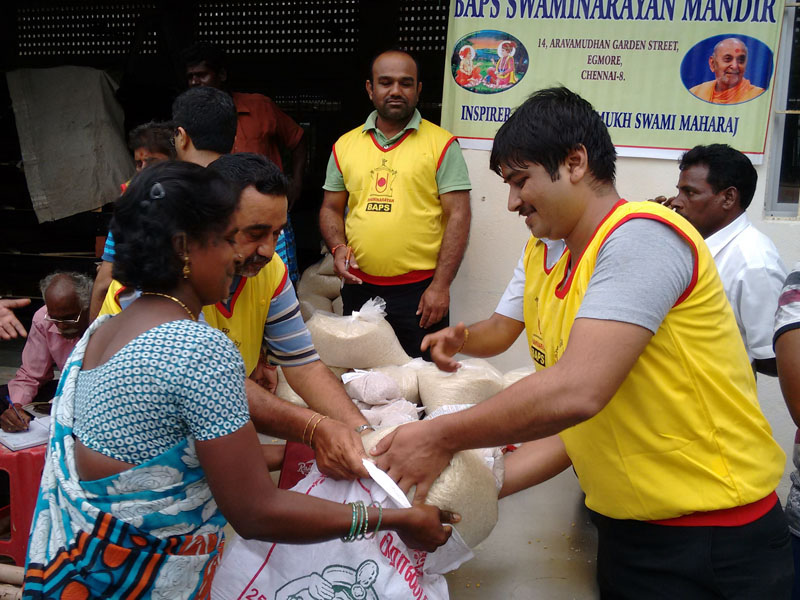 Flood Relief Work by BAPS in ECR, Mahablipuram, Krishnan Karnai and Periyanemely (Kannima Nagar) villages, 5 December 2015